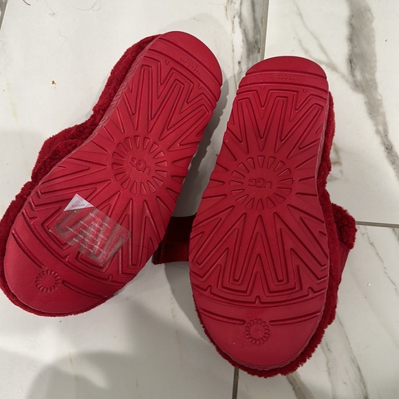 UGG - Picture 3 of 3